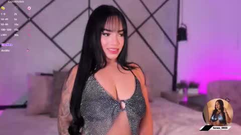 Snapshot of mara_martinez chatting on 11/30/25, 05:22 online show from 11/30/25, 05:22