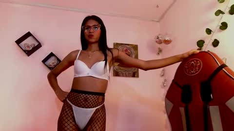 Mara 3 online show from 11/22/25, 01:54