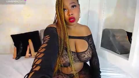 mara_thompsonn online show from 06/18/26, 12:42