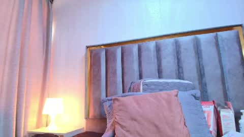 maraa_x online show from 04/25/26, 06:05