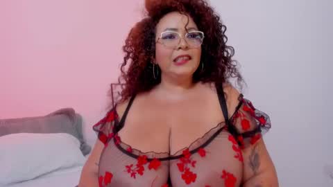 Snapshot of maraasweet chatting on 10/02/25, 01:01 Mrs. Sweet online show from 10/02/25, 01:01