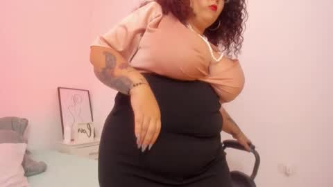 Snapshot of maraasweet chatting on 10/21/25, 12:11 Mrs. Sweet online show from 10/21/25, 12:11