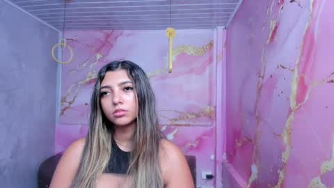 Snapshot of maraluna_ chatting on 05/11/26, 04:04 Maraluna online show from 05/11/26, 04:04