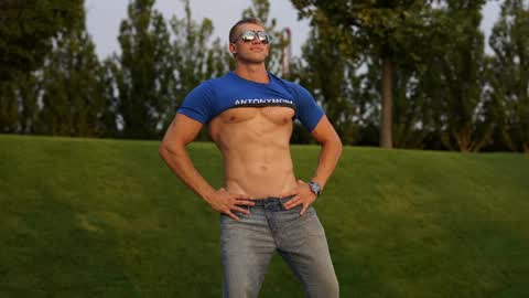 Snapshot of marc105100 chatting on 05/05/26, 04:42 alex marvelxx online show from 05/05/26, 04:42