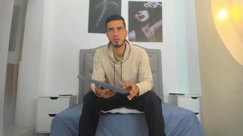 Snapshot of marc_ruffalo chatting on 03/03/26, 10:54 Marc Ruffalo online show from 03/03/26, 10:54