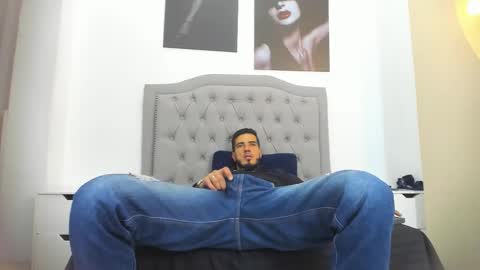 Snapshot of marc_ruffalo chatting on 03/09/26, 12:09 Marc Ruffalo online show from 03/09/26, 12:09