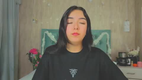 Marcela online show from 12/17/25, 07:42