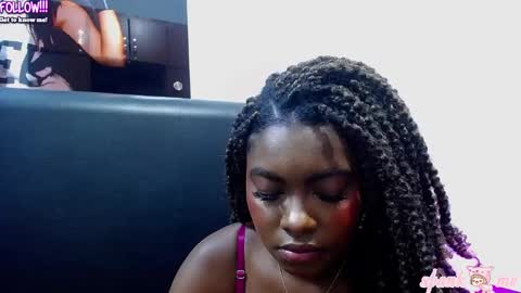 Snapshot of marcelagreyy chatting on 11/04/25, 09:25 MARCELA online show from 11/04/25, 09:25