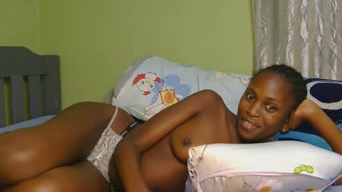 marclyne_cy online show from 11/01/25, 09:39