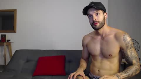 Snapshot of marcoandpolo01 chatting on 02/24/25, 03:02 Marco  Polo online show from 02/24/25, 03:02