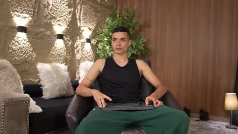 Snapshot of marcoyethan chatting on 09/24/25, 02:48 Marco and Ethan online show from 09/24/25, 02:48