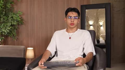 Snapshot of marcoyethan chatting on 10/06/25, 04:43 Marco and Ethan online show from 10/06/25, 04:43