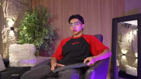 Snapshot of marcoyethan chatting on 10/20/25, 03:51 Marco and Ethan online show from 10/20/25, 03:51