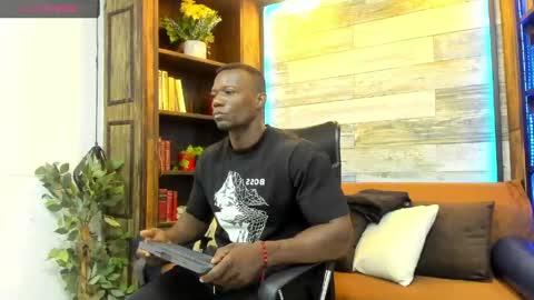Snapshot of marcusblack_ chatting on 04/29/26, 01:04 Marcusssss online show from 04/29/26, 01:04