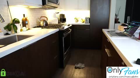 Snapshot of marcusjlahn chatting on 10/07/25, 05:43 marcusjlahn online show from 10/07/25, 05:43