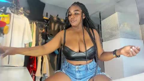 Snapshot of mareiaa chatting on 12/19/25, 05:53 Mareia online show from 12/19/25, 05:53