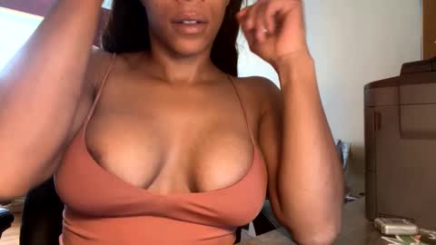 Snapshot of margaux_lumiere chatting on 09/09/25, 10:09 margaux_lumiere online show from 09/09/25, 10:09