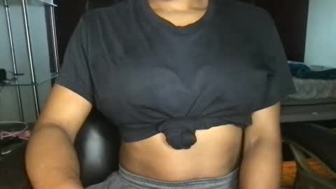 Snapshot of margaux_lumiere chatting on 09/14/25, 01:32 margaux_lumiere online show from 09/14/25, 01:32