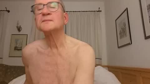 marginalie online show from 12/15/25, 04:33