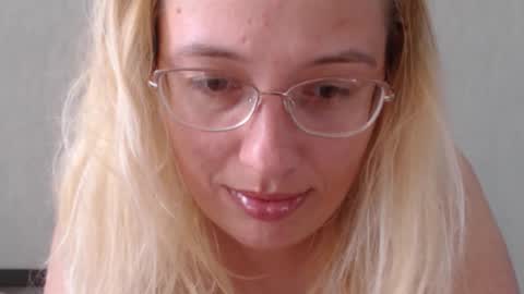 Snapshot of margo_shine chatting on 09/15/25, 12:05 margo_shine online show from 09/15/25, 12:05