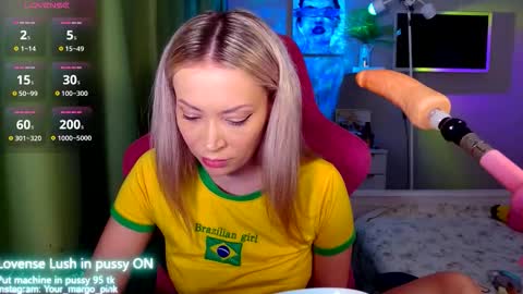 Snapshot of margohotty chatting on 10/31/25, 04:13 Margo for you online show from 10/31/25, 04:13