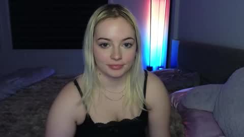 margot_robbie7 online show from 11/26/25, 12:44