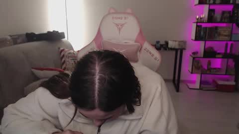 mari moore online show from 12/14/25, 05:40