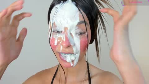 S O F I A  model independent online show from 01/27/25, 11:32