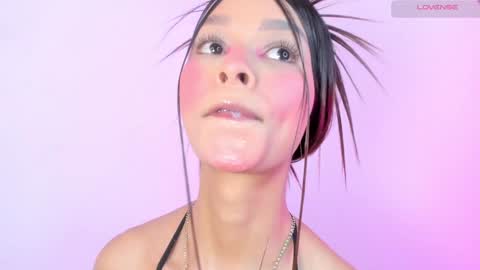 S O F I A  model independent online show from 02/06/25, 11:10