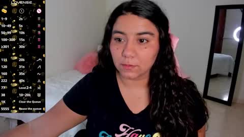 Snapshot of mariamcastillo chatting on 01/06/25, 02:37   Mariam Castiblanco online show from 01/06/25, 02:37
