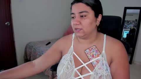 Snapshot of mariamcastillo chatting on 02/04/25, 12:08   Mariam Castiblanco online show from 02/04/25, 12:08