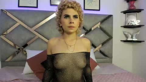 Snapshot of marian_pinzon chatting on 02/28/25, 02:42 Marian online show from 02/28/25, 02:42