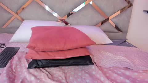 Snapshot of marian_pinzon chatting on 02/28/25, 08:53 Marian online show from 02/28/25, 08:53