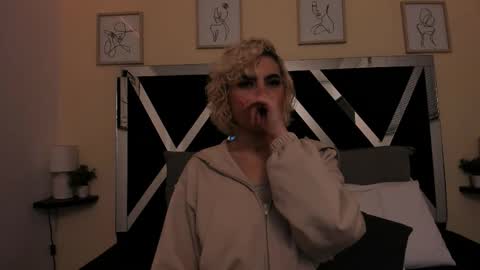 Snapshot of marian_pinzon chatting on 09/16/25, 02:34 Marian online show from 09/16/25, 02:34