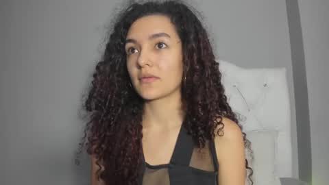 Snapshot of marian_skinny chatting on 01/04/25, 03:39 Marian online show from 01/04/25, 03:39