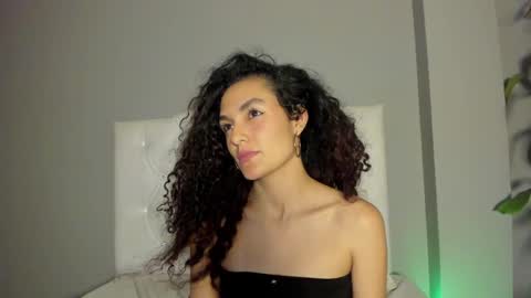 Snapshot of marian_skinny chatting on 01/16/25, 02:41 Marian online show from 01/16/25, 02:41