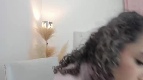 Snapshot of marian_skinny chatting on 09/17/25, 12:01 Marian online show from 09/17/25, 12:01