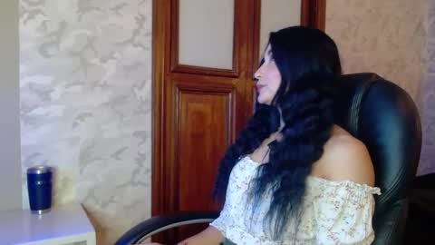 Mariana online show from 11/21/25, 11:31