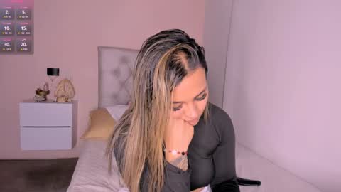 Mariana Roe online show from 01/25/25, 03:40