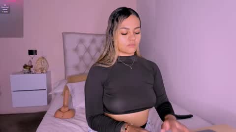 Mariana Roe online show from 03/06/25, 07:25