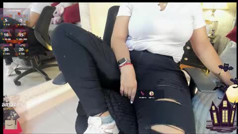 Snapshot of mariana_c chatting on 10/15/25, 02:39 Mar y online show from 10/15/25, 02:39