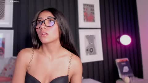 Mariana   online show from 11/27/25, 11:07