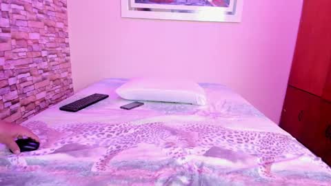 mariana mauricio online show from 02/14/25, 02:39