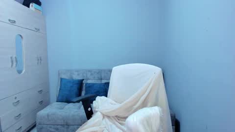 Snapshot of mariana_owen chatting on 02/23/25, 05:56    online show from 02/23/25, 05:56