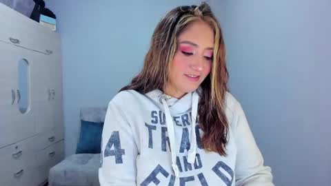 Snapshot of mariana_owen chatting on 03/06/25, 12:21    online show from 03/06/25, 12:21