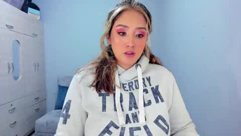 Snapshot of mariana_owen chatting on 03/06/25, 03:24    online show from 03/06/25, 03:24