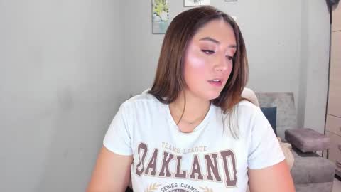 Snapshot of mariana_owen chatting on 09/14/25, 12:32    online show from 09/14/25, 12:32