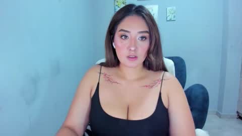 Snapshot of mariana_owen chatting on 10/23/25, 03:06    online show from 10/23/25, 03:06