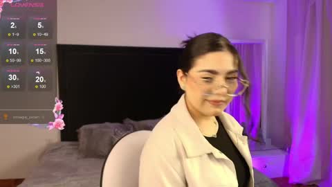 Snapshot of mariana_owen chatting on 06/04/26, 12:44 online show from 06/04/26, 12:44