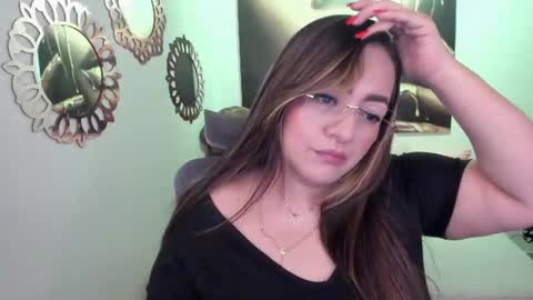 Snapshot of marianalopez81 chatting on 06/28/26, 01:44 Mariana Lopez online show from 06/28/26, 01:44